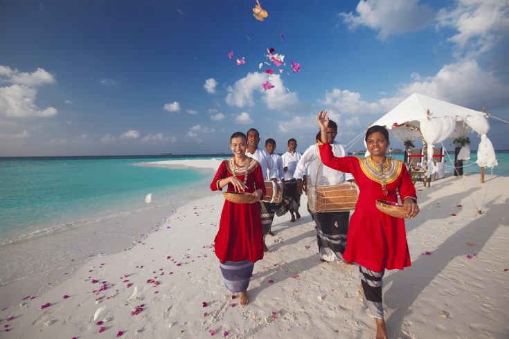 ©Baros Maldives_Sandbank Wedding_HR