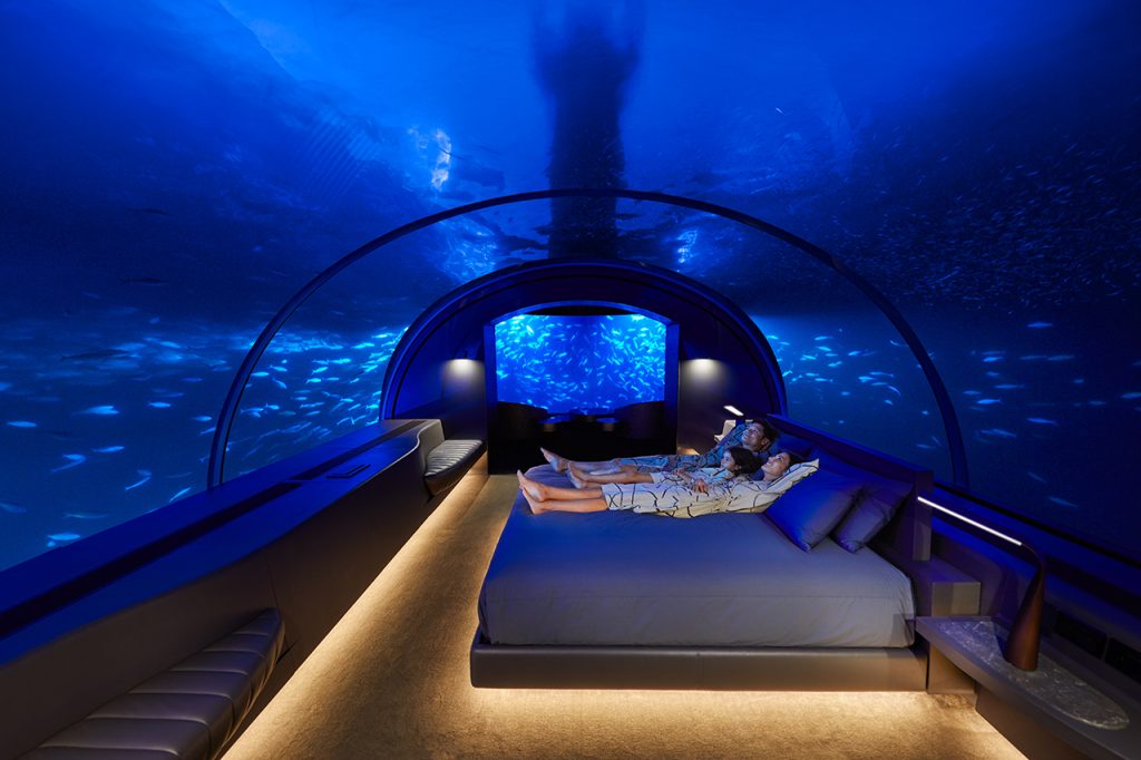 THE-MURAKA_Family_Undersea-Room_Night_1280x853